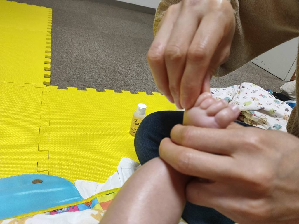 ベビーマッサージ